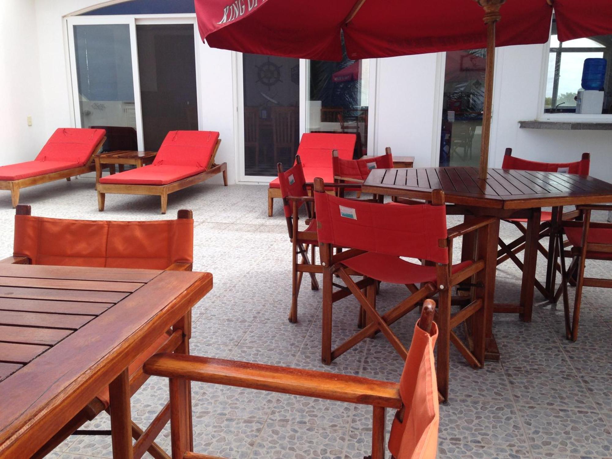 Drake Inn Puerto Villamil Rum bild